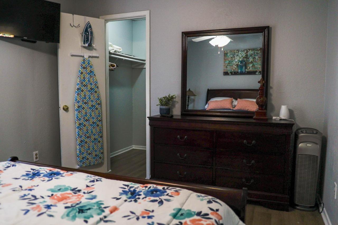 Congeniality And Comfort. All The Essentials With Class, 2 Nights? 2 Weeks? Stay, Relax, Work, Or Go Out For Fun. Arlington Luaran gambar